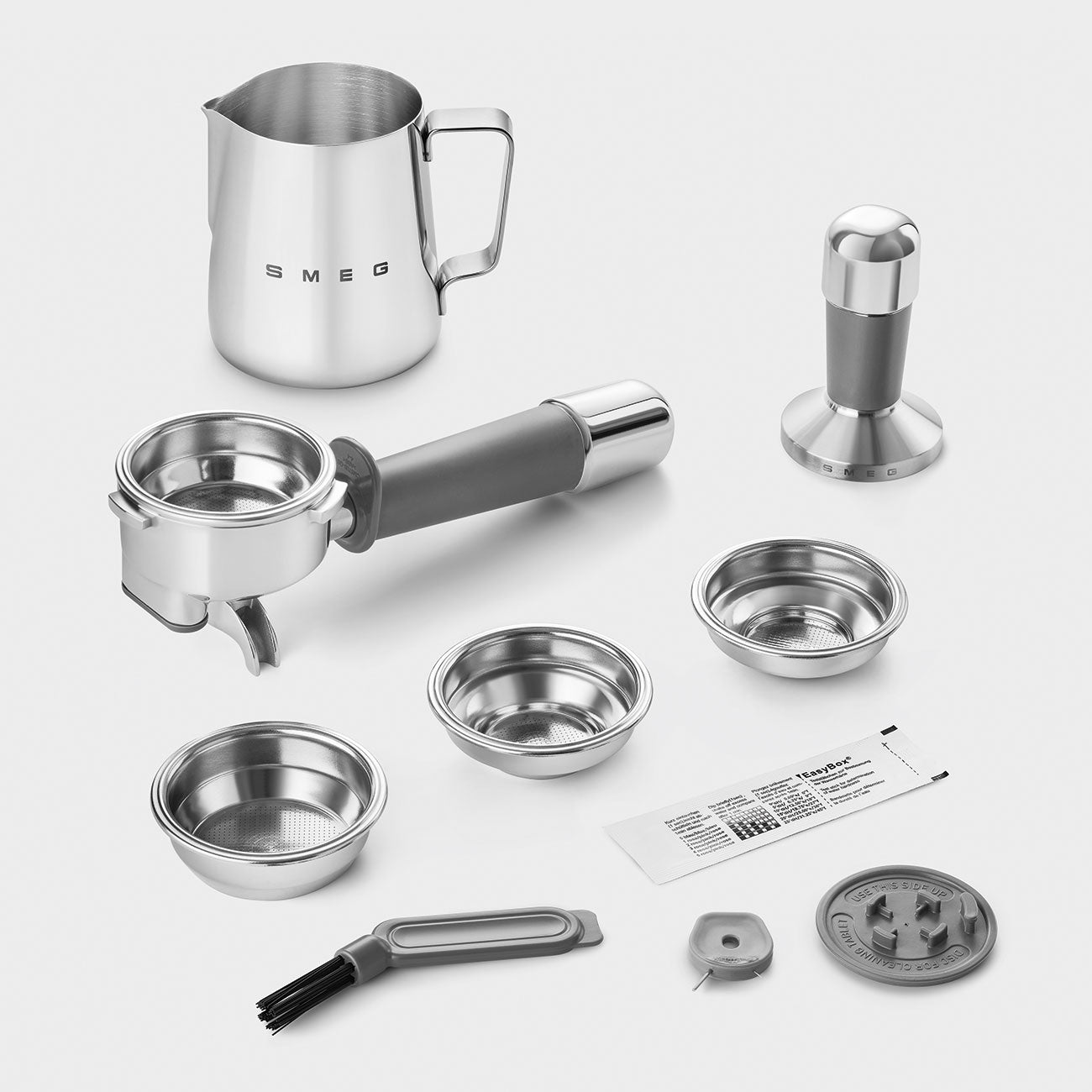 ماكينة تحضير قهوة الإسبريسو اليدوية من Smeg طراز EGF03